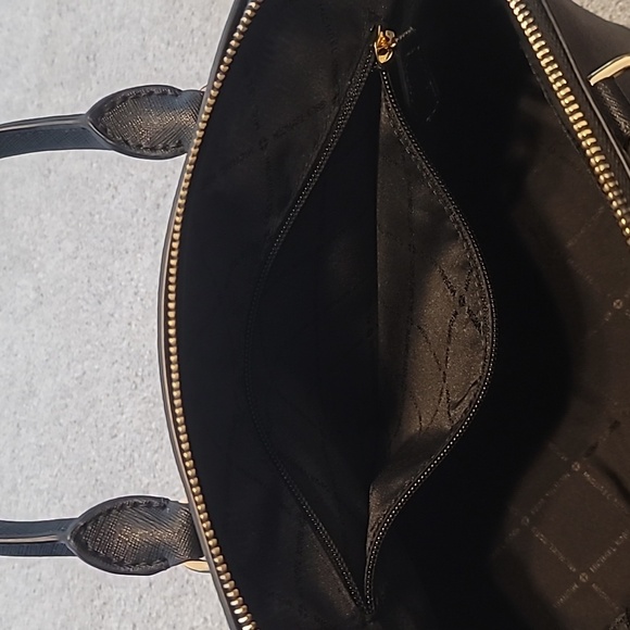 MK authentic blk dome bag - Picture 5 of 8